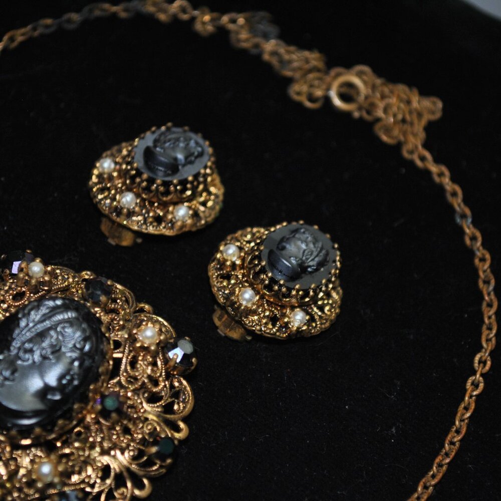 Vintage West Germany Black Glass Cameo Jewelry Set - Necklace, Brooch & Earrings - Picture 7 of 15